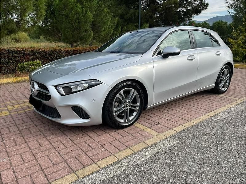 Grigio Usata 2019 Mercedes A180 Tre volumi | 20.500 € - Immagine 1/4