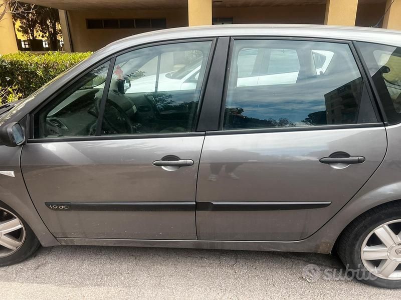 Usata Renault Mégane 64 CV (47 kW) 2005 Marrone Monovolume