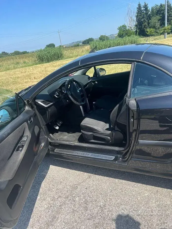 Usata Peugeot 207 109 CV (80 kW) 2007 Nero Cabrio