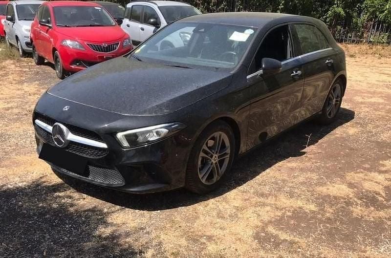 Nero Usata 2019 Mercedes A180 Business Tre volumi | 18.950 € (Ottimo prezzo) - Immagine 1/4