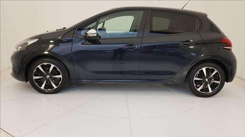 Usata Peugeot 208 Active 82 CV (60 kW) 2019 Nero metallizzato Utilitaria