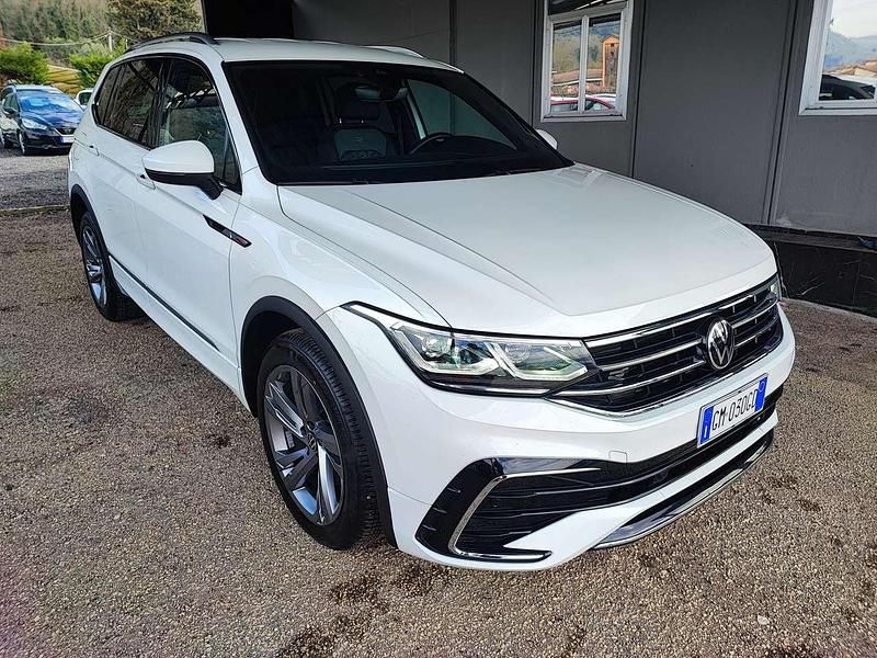 Usata VW Tiguan R-line 200 CV (147 kW) 2023 Bianco SUV