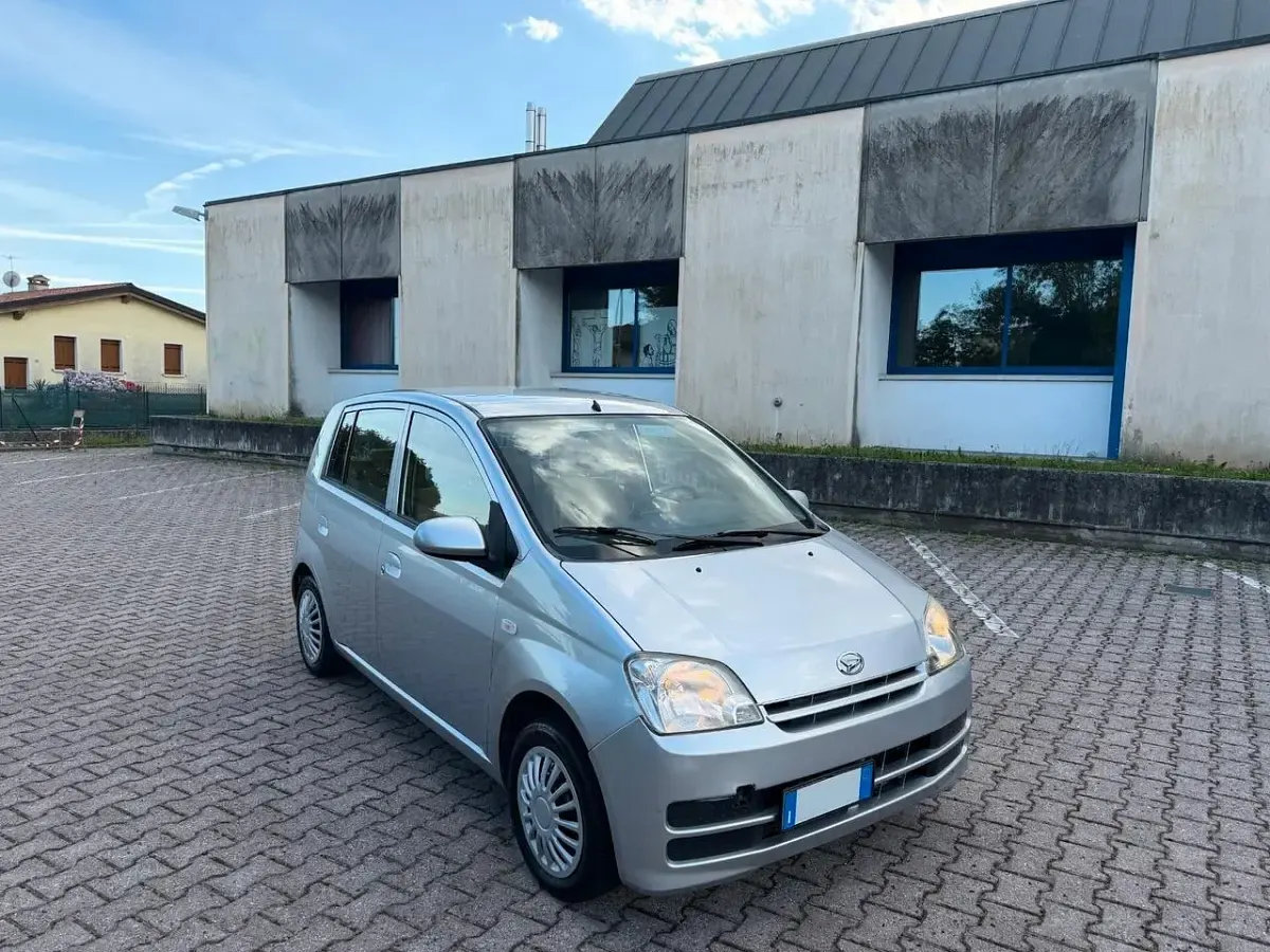 Usata Daihatsu Cuore 58 CV (42 kW) 2006 Argento Utilitaria