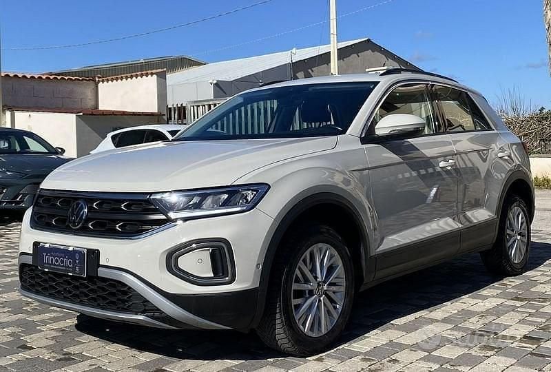 Usata VW T-Roc Life 116 CV (85 kW) 2022 Grigio SUV