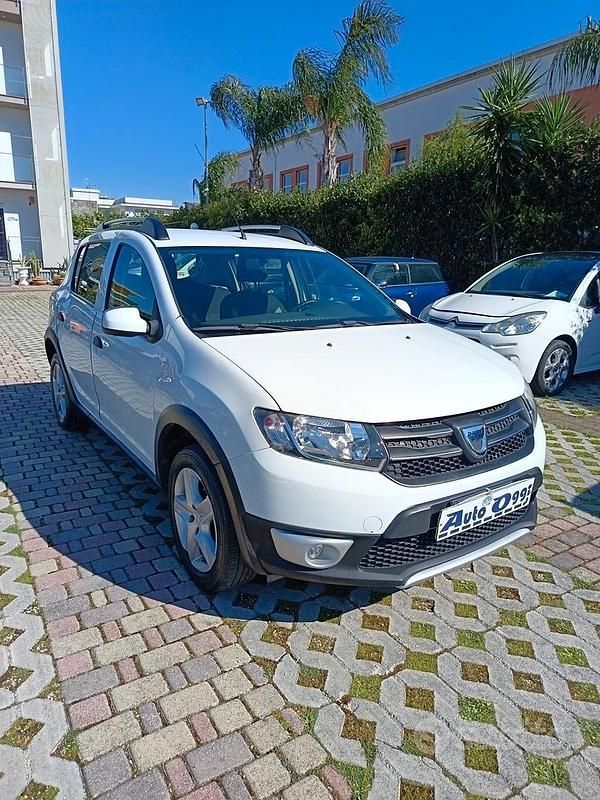 Usata Dacia Sandero Stepway 90 CV (66 kW) 2016 Bianco Berlina