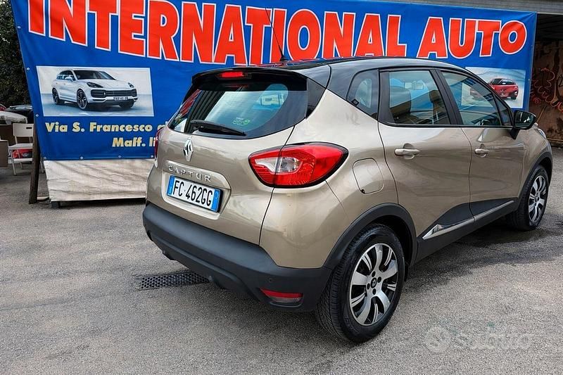 Usata Renault Captur Iconic 90 CV (66 kW) 2016 Marrone SUV