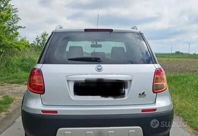 Usata Fiat Sedici 120 CV (88 kW) 2008 Grigio SUV
