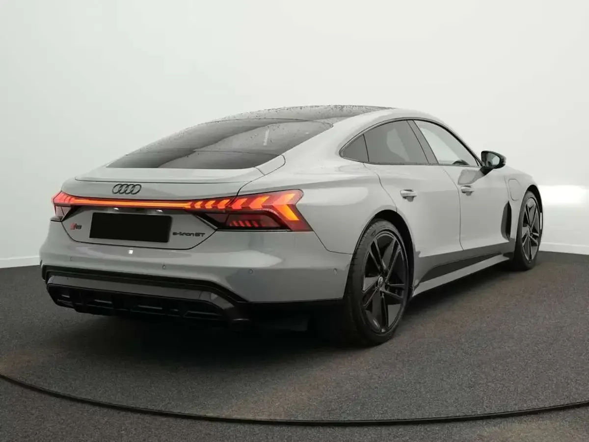 Usata Audi RS e-tron GT Ambiente 475 kW (646 CV) 2024 Grigio Berlina