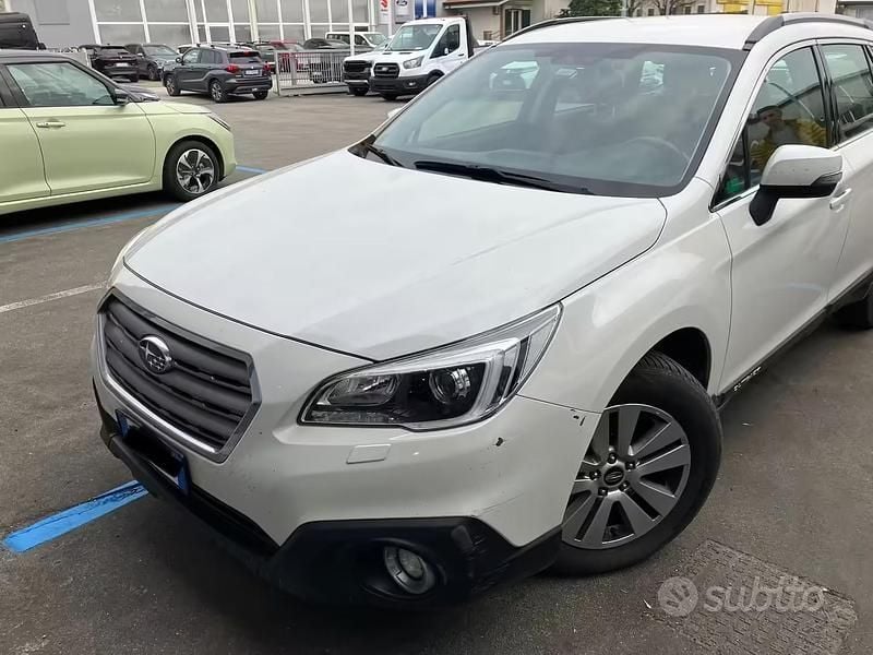 Usata Subaru Outback 149 CV (109 kW) 2016 Bianco Station wagon