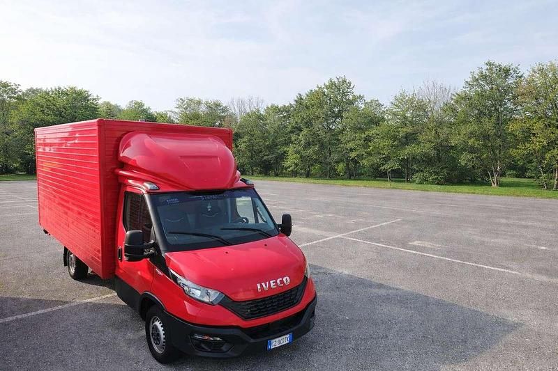 Usata Iveco Daily 116 CV (85 kW) 2021 Rosso Furgone