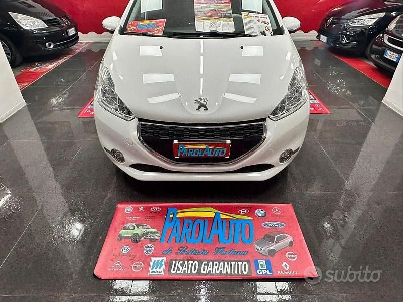 Usata Peugeot 208 Allure 82 CV (60 kW) 2013 Bianco Utilitaria