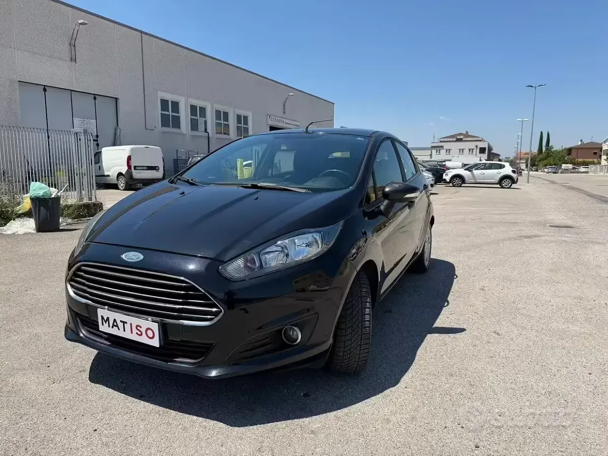 Usata Ford Fiesta 75 CV (55 kW) 2014 Nero Utilitaria