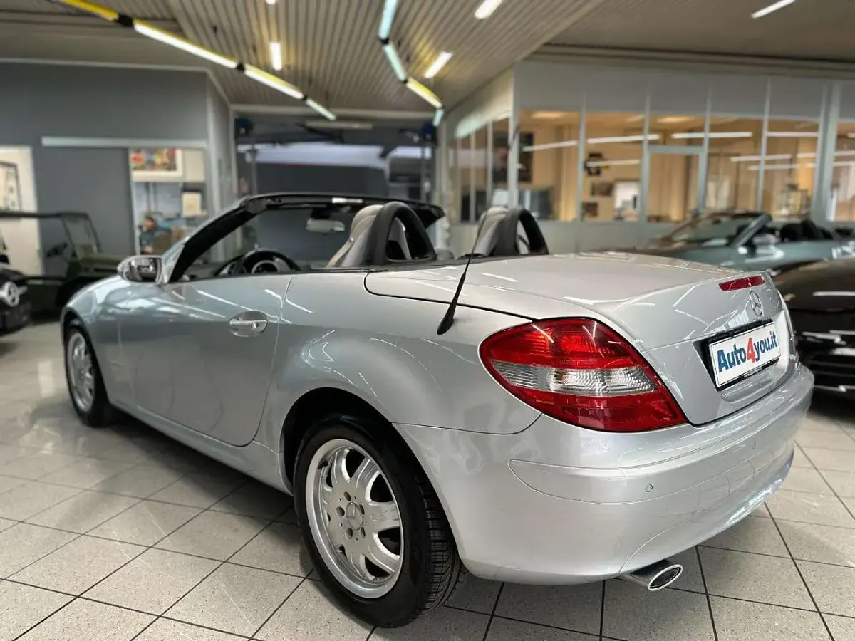 Usata Mercedes SLK200 163 CV (119 kW) 2005 Argento Cabrio