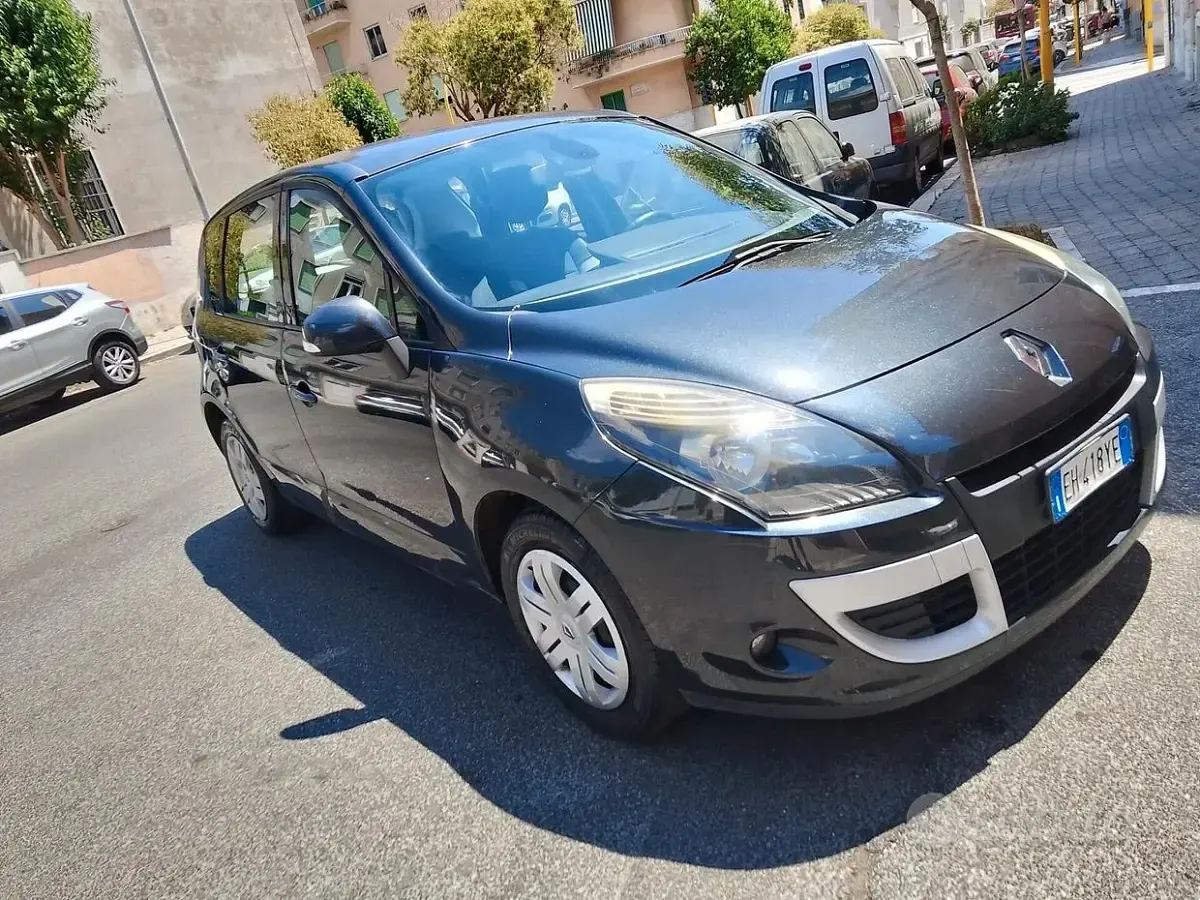 Usata Renault Scénic III Dynamique 130 CV (95 kW) 2011 Grigio Monovolume
