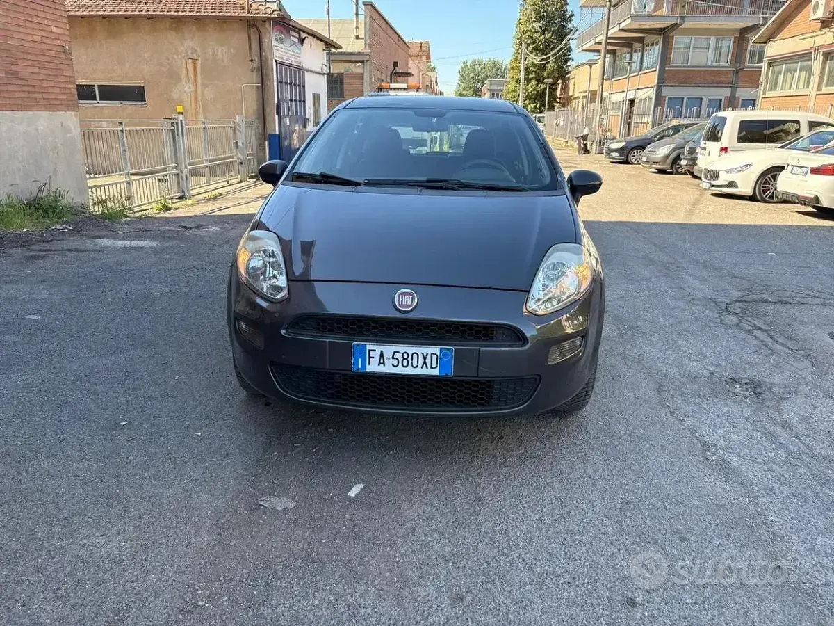 Gebraucht Fiat Punto Lounge 70 PS (51 kW) 2016 Grau Kleinwagen