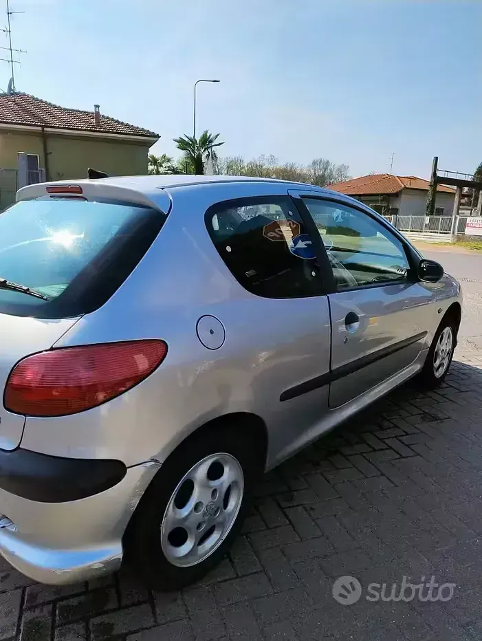Usata Peugeot 206 75 CV (55 kW) 2001 Berlina