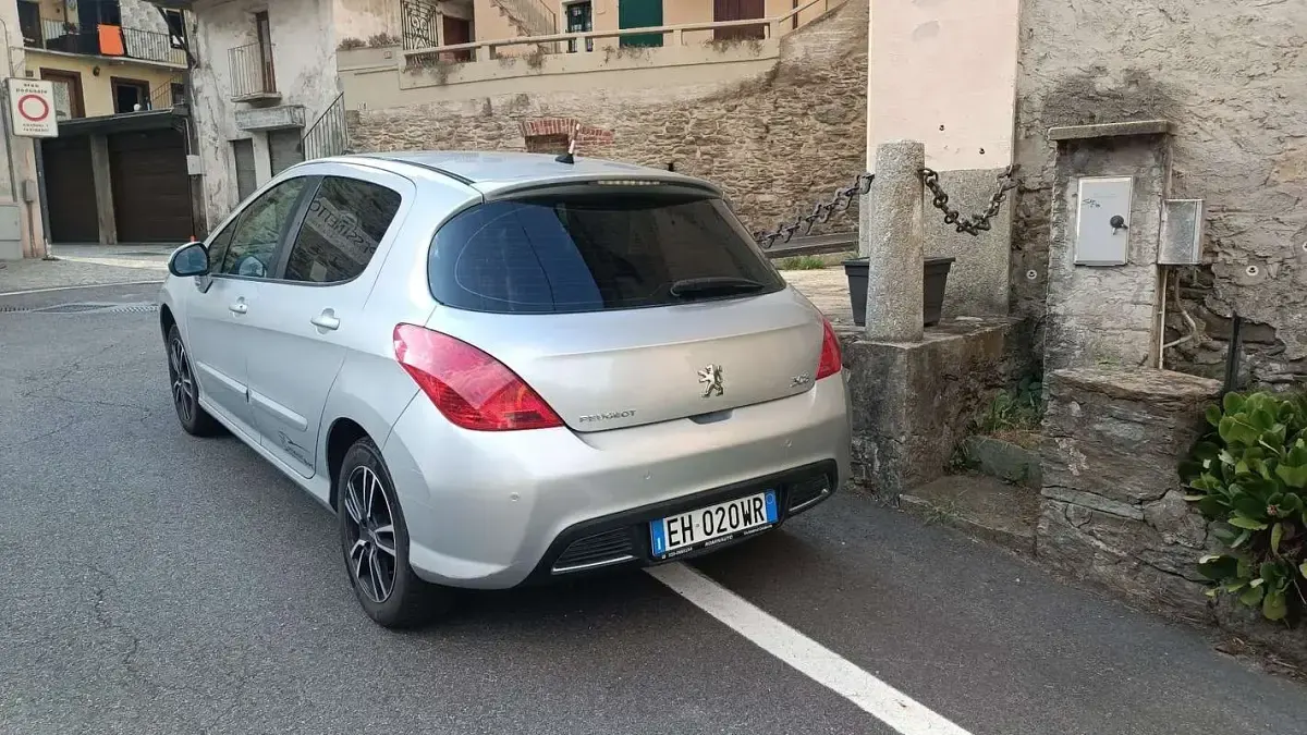 Usata Peugeot 308 Sportium 156 CV (114 kW) 2011 Grigio Berlina