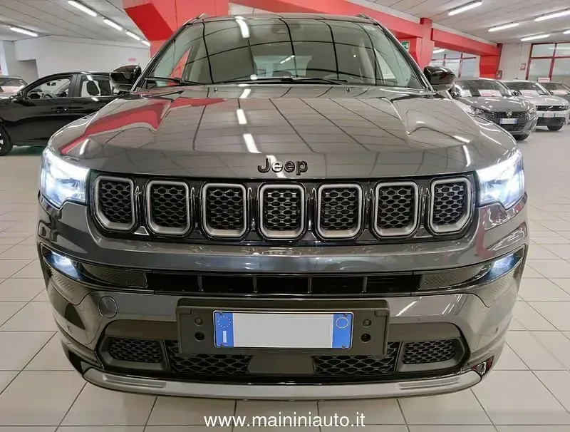 Usata Jeep Compass Summit 131 CV (96 kW) 2025 Grigio scuro SUV