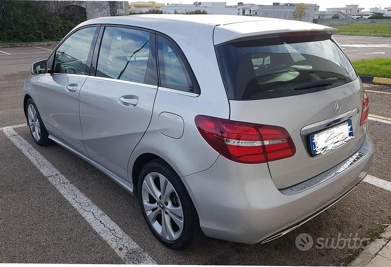 Usata Mercedes B180 Executive 116 CV (85 kW) 2018 Grigio Utilitaria