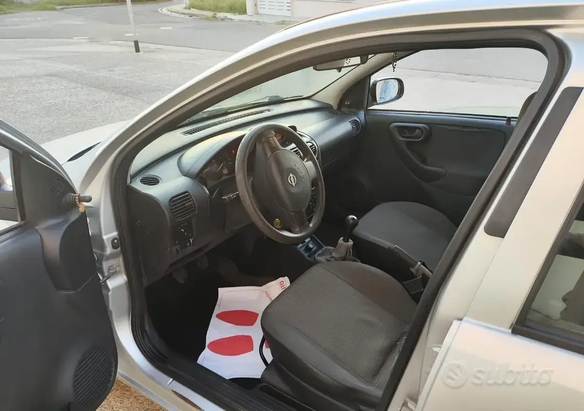 Usata Opel Corsa 75 CV (55 kW) 2002 Grigio Utilitaria