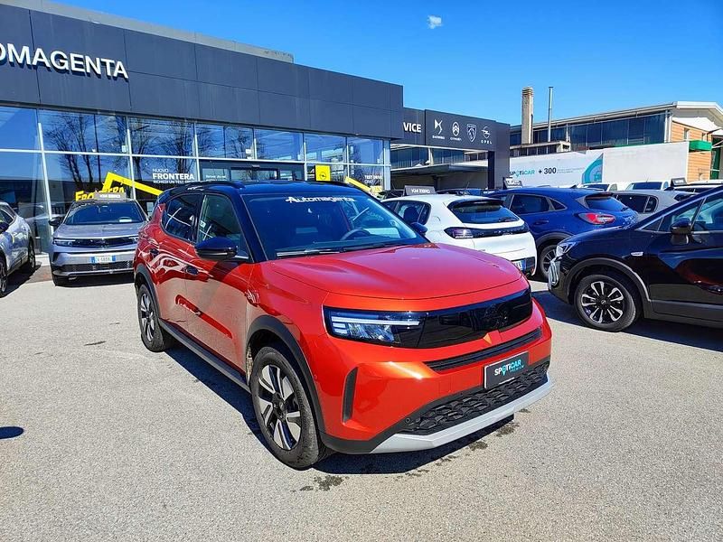 Nuova Opel Frontera 83 kW (113 CV) 2025 Canyon orangetetto nero SUV