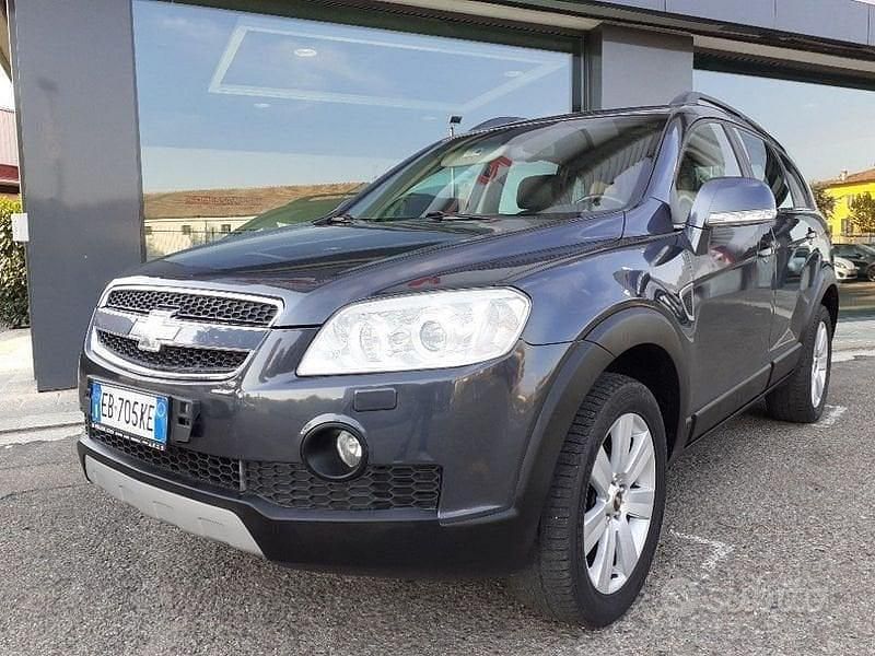Usata Chevrolet Captiva 150 CV (110 kW) 2007 Grigio SUV