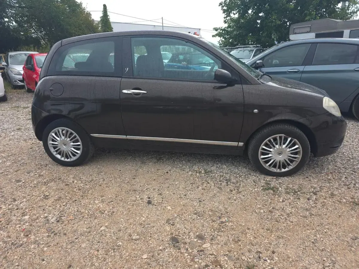Usata Lancia Ypsilon 75 CV (55 kW) 2007 Grigio Utilitaria