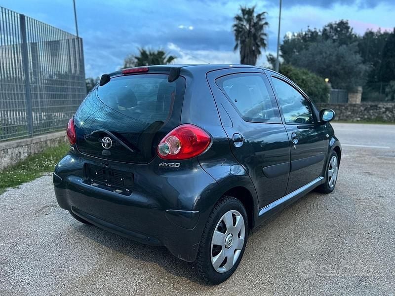 Usata Toyota Aygo 67 CV (49 kW) 2008 Grigio Utilitaria