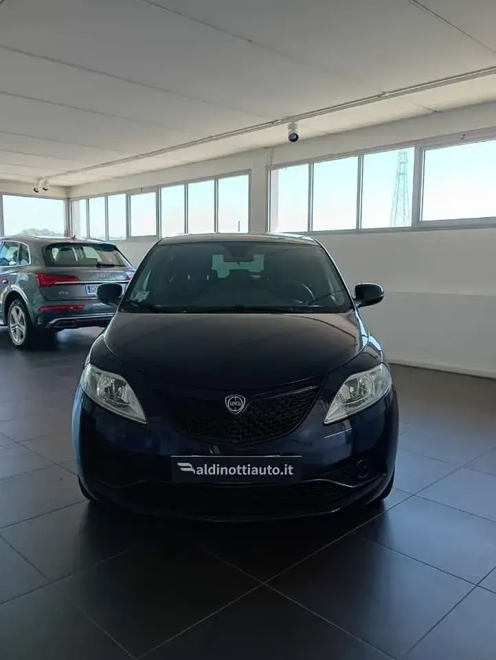 Usata Lancia Ypsilon Gold 69 CV (50 kW) 2018 Blu/azzurro Utilitaria