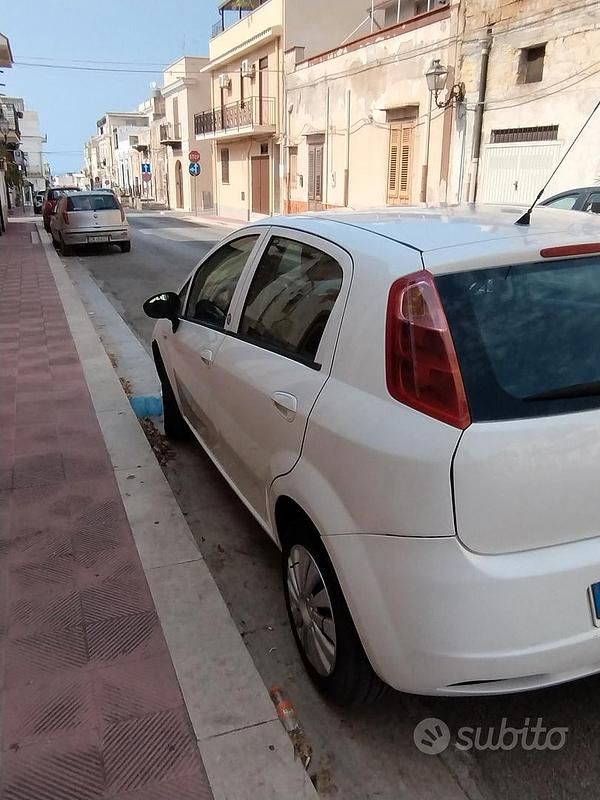 Usata Fiat Punto Evo 75 CV (55 kW) 2011 Bianco Utilitaria