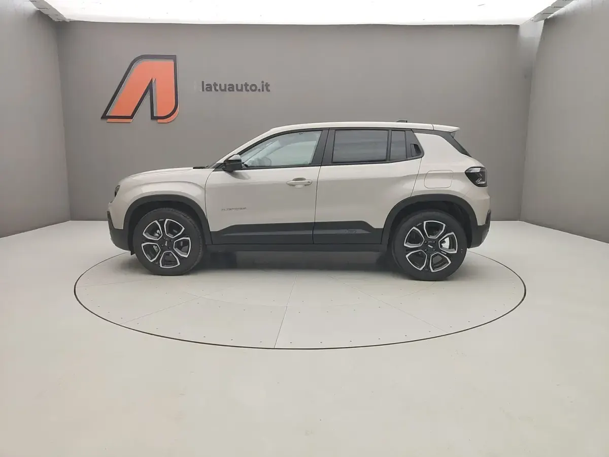 Usata Jeep Avenger Summit 101 CV (74 kW) 2025 Stone SUV
