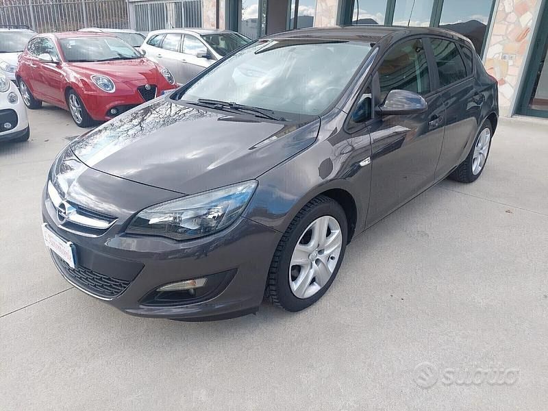 Usata Opel Astra 110 CV (80 kW) 2014 Grigio Berlina