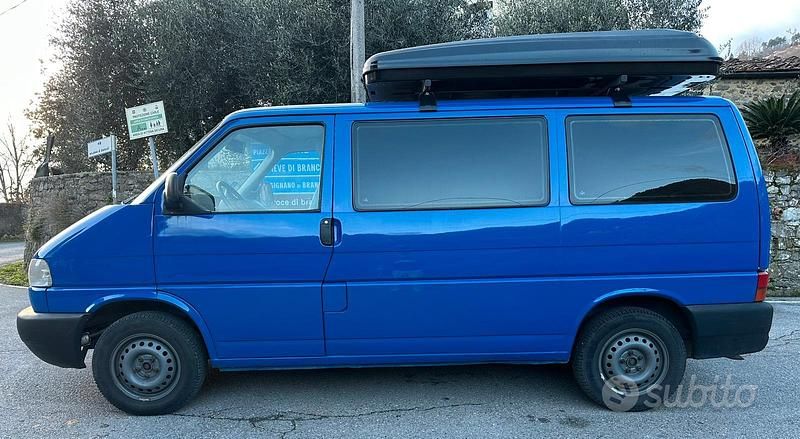 Usata VW Caravelle Highline 88 CV (64 kW) 2001 Blu Monovolume