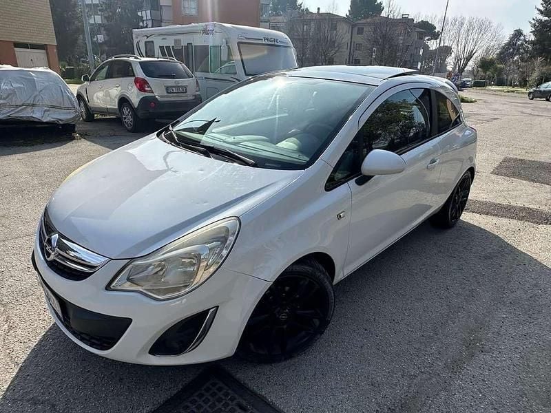 Usata Opel Corsa 86 CV (63 kW) 2012 Bianco Utilitaria