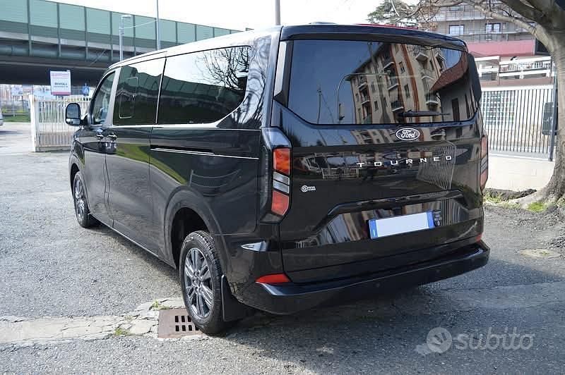 Usata Ford Tourneo 136 CV (100 kW) 2024 Nero Monovolume