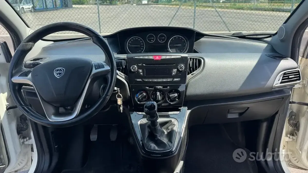 Usata Lancia Ypsilon 80 CV (58 kW) 2015 Bianco Utilitaria