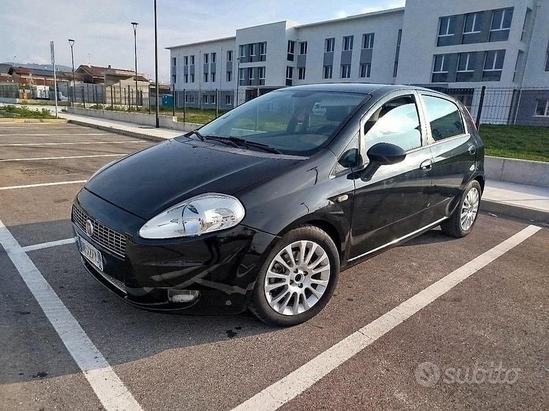 Usata Fiat Grande Punto 90 CV (66 kW) 2009 Nero Utilitaria