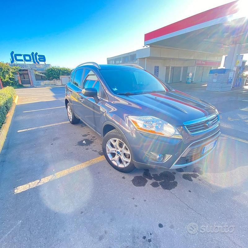 Usata Ford Kuga 140 CV (102 kW) 2012 Blu SUV