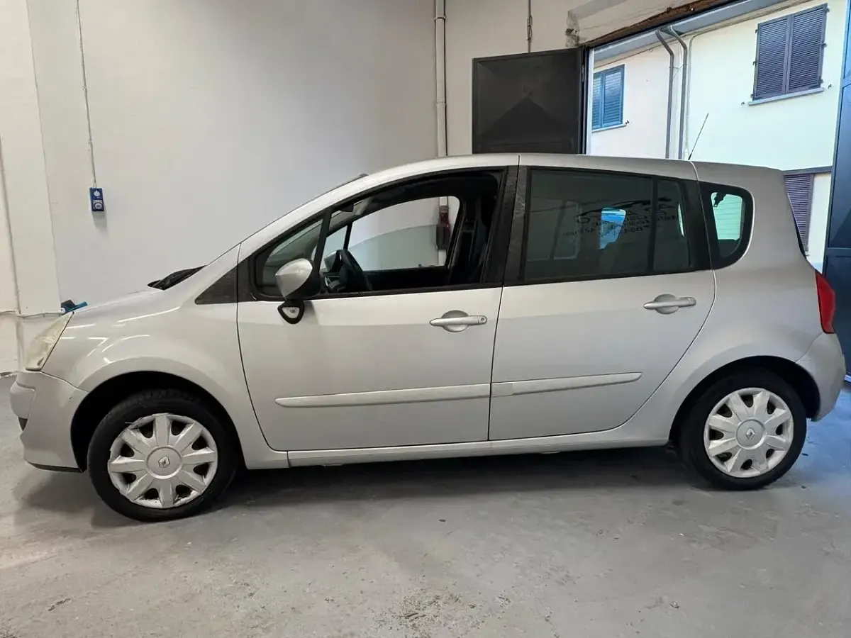 Usata Renault Modus Dynamique 75 CV (55 kW) 2009 Grigio Monovolume