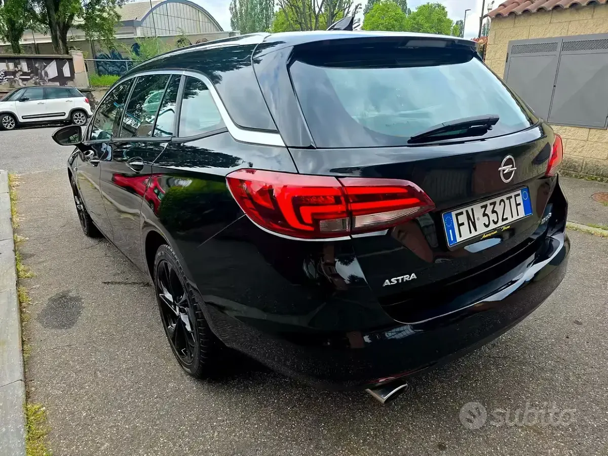 Usata Opel Astra Cosmo 160 CV (117 kW) 2018 Nero Station wagon