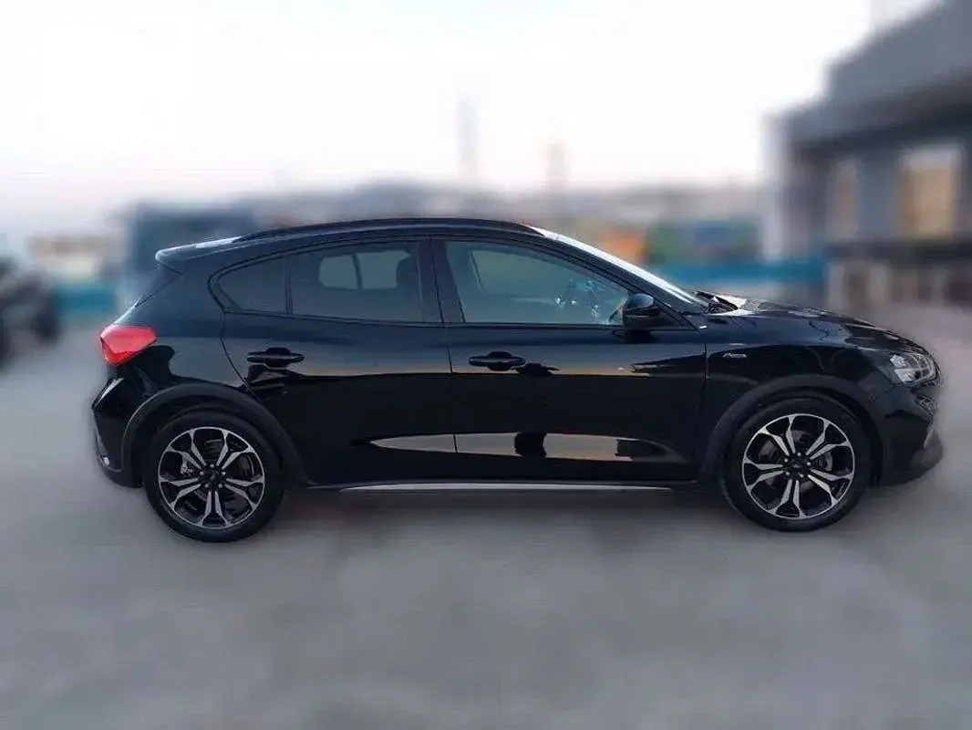 Usata Ford Focus Active 120 CV (88 kW) 2019 Blu Berlina