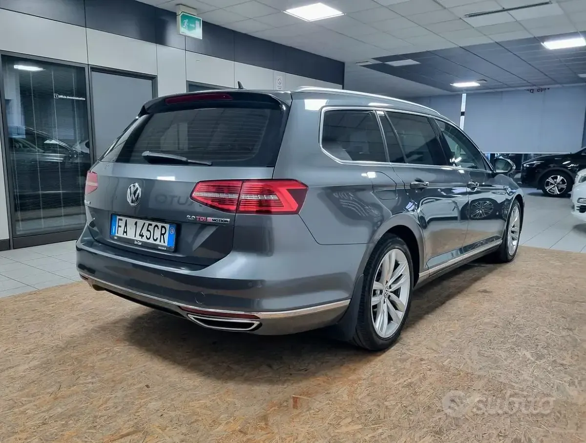 Usata VW Passat Highline 240 CV (176 kW) 2015 Grigio Station wagon
