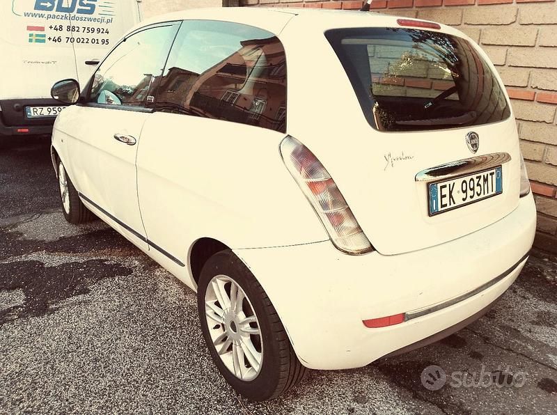 Usata Lancia Ypsilon 75 CV (55 kW) 2011 Bianco Utilitaria
