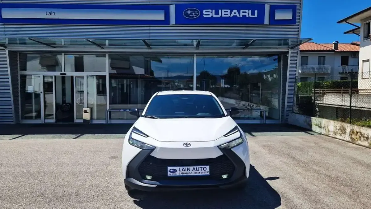 Usata Toyota C-HR Eco 152 CV (111 kW) 2025 Bianco SUV