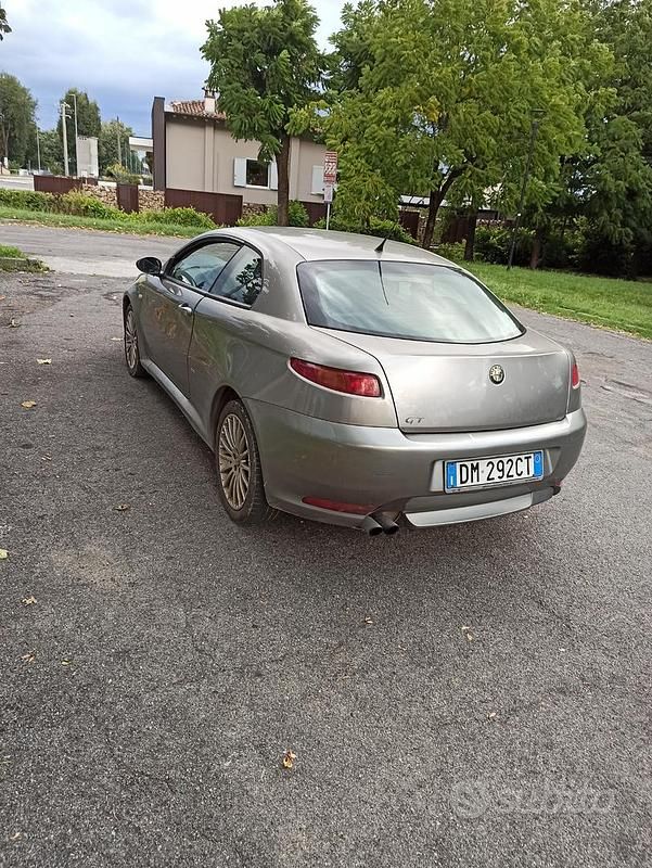 Usata Alfa Romeo GT 150 CV (110 kW) 2001 Grigio Coupé