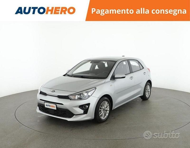 Grigio Usata 2021 Kia Rio Style Tre volumi | 12.899 € (Buon prezzo) - Immagine 1/2