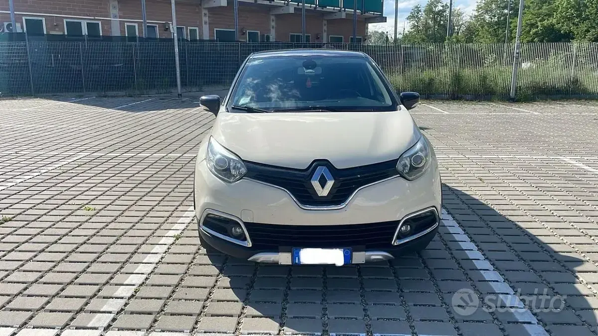 Usata Renault Captur 90 CV (66 kW) 2015 Beige SUV
