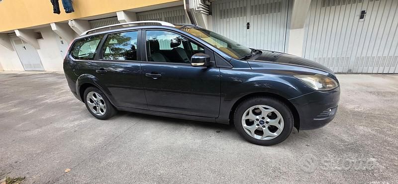 Usata Ford Focus S 110 CV (80 kW) 2011 Grigio Station wagon