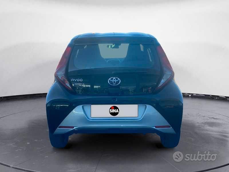Usata Toyota Aygo X-wave 72 CV (52 kW) 2021 Nero Utilitaria