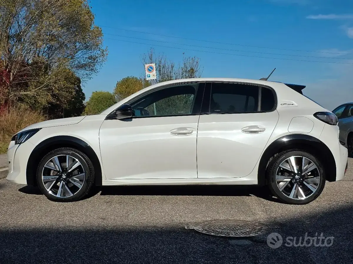 Usata Peugeot 208 GT-line 102 CV (75 kW) 2020 Bianco Utilitaria
